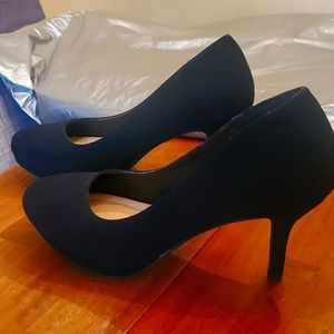 Black pump size 8 like new